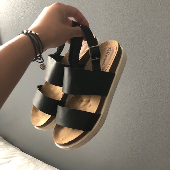 Breckelles Shoes - Platform strappy sandals